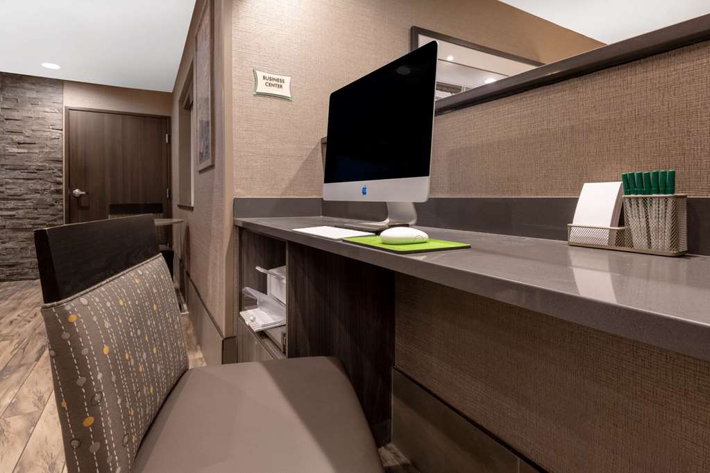 la quinta inn and suites by wyndham anchorage airport