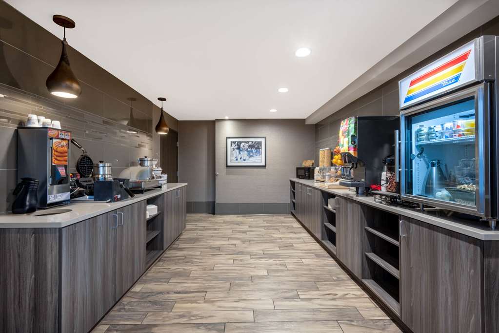 la quinta inn and suites by wyndham anchorage airport