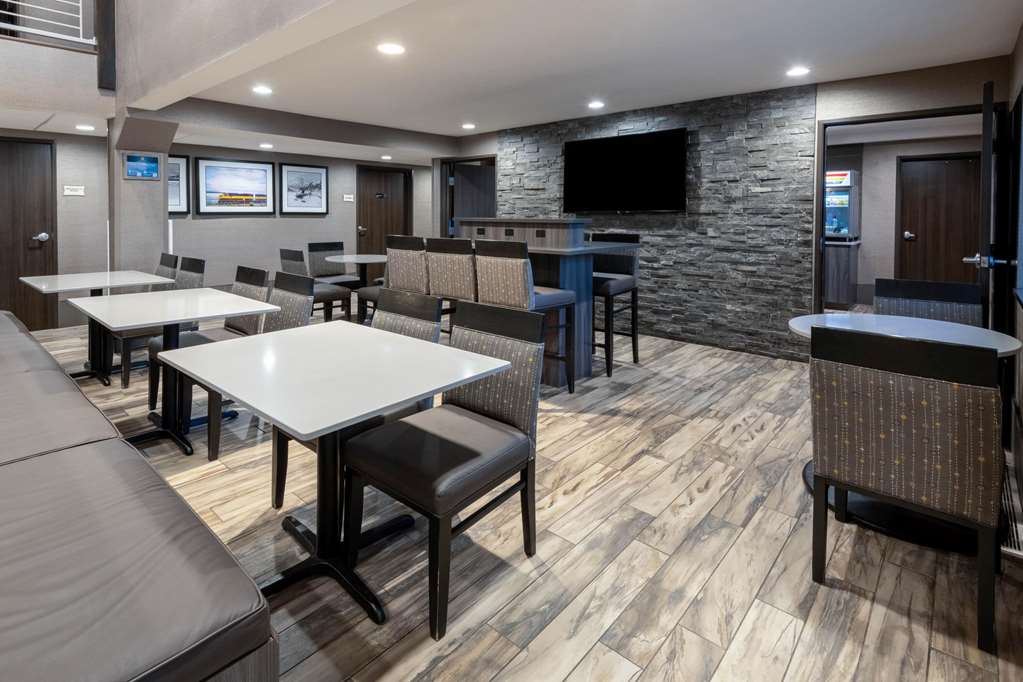 la quinta inn and suites by wyndham anchorage airport