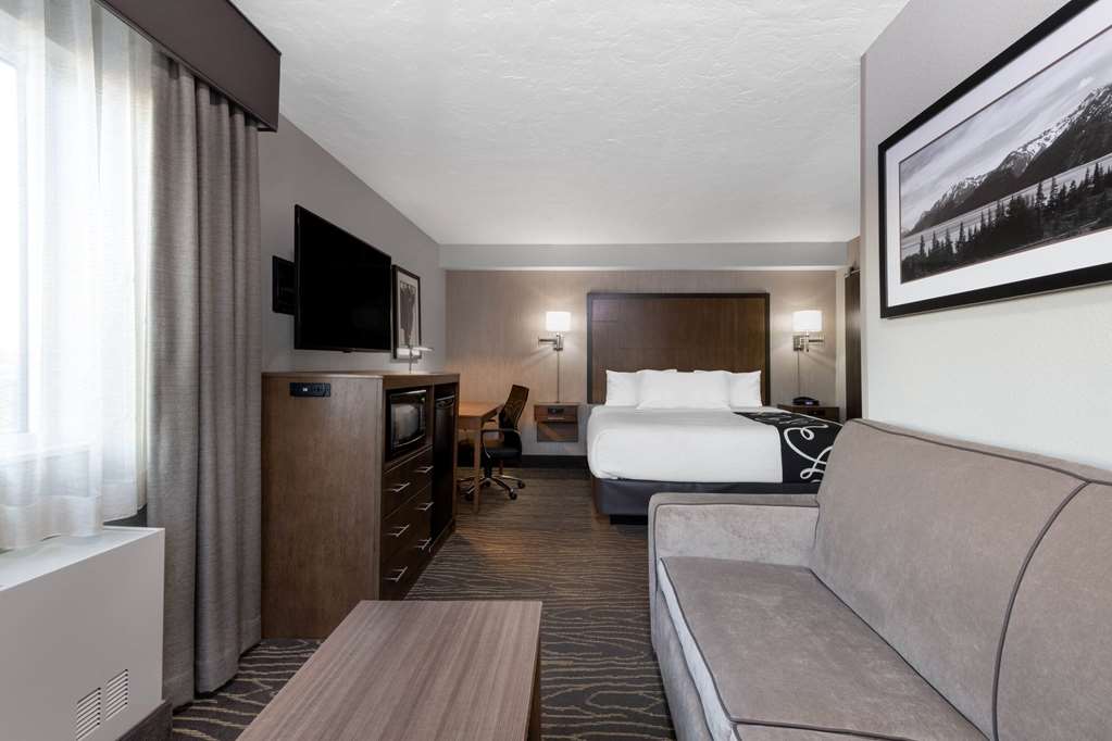 la quinta inn and suites by wyndham anchorage airport