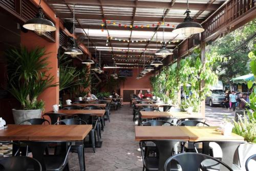 rambuttri village inn and plaza