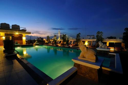 rambuttri village inn and plaza