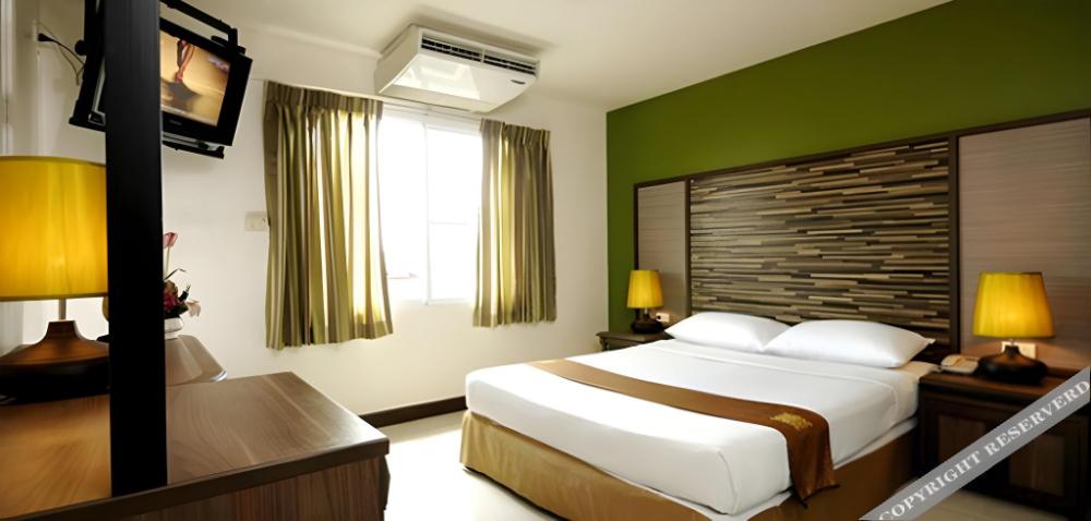 rambuttri village inn and plaza