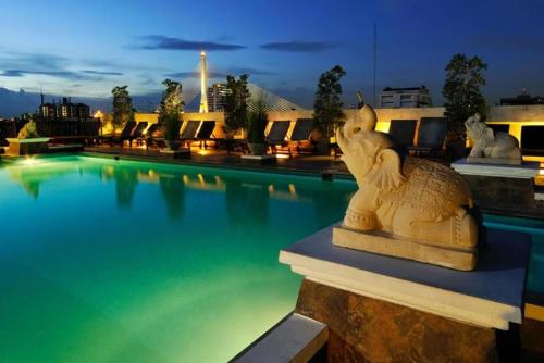 rambuttri village inn and plaza