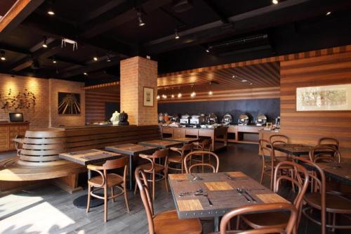 rambuttri village inn and plaza