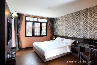 rambuttri village inn and plaza