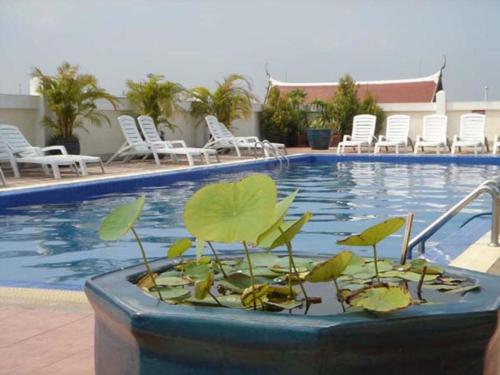 rambuttri village inn and plaza