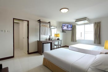 rambuttri village inn and plaza