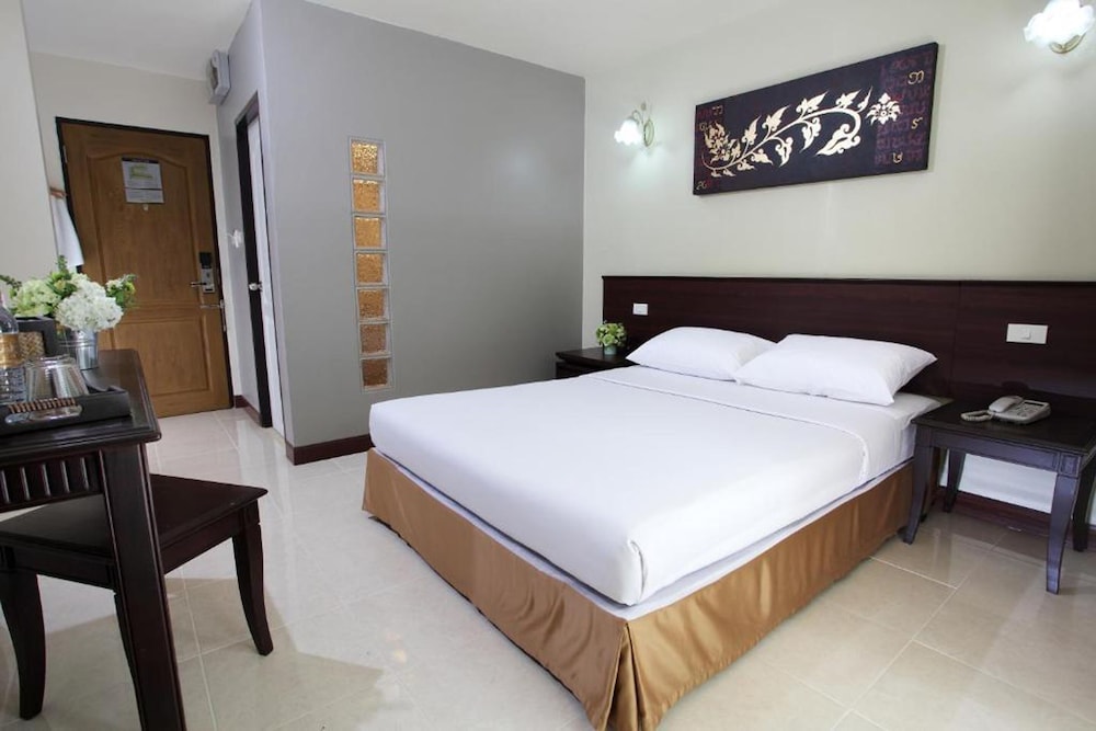 rambuttri village inn and plaza