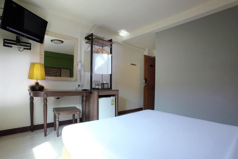 rambuttri village inn and plaza