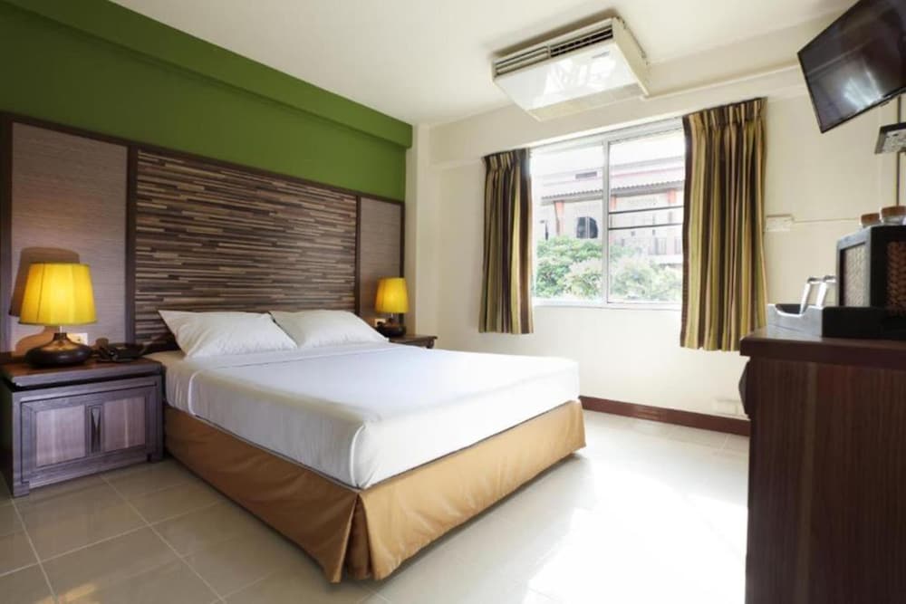 rambuttri village inn and plaza