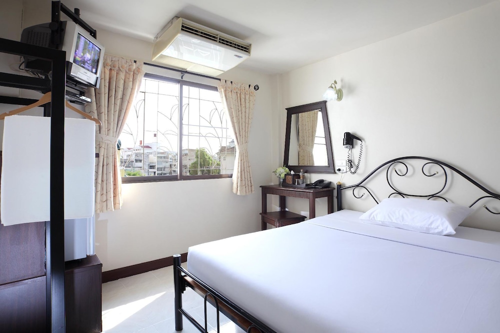 rambuttri village inn and plaza
