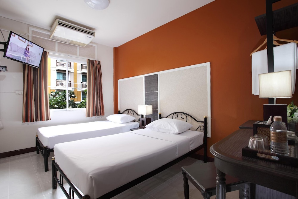 rambuttri village inn and plaza