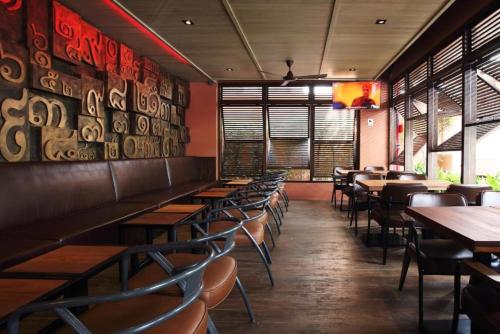 rambuttri village inn and plaza