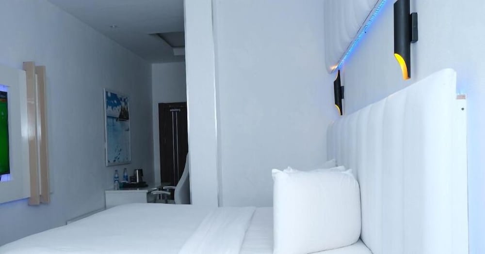 dreams by dv8 hotel