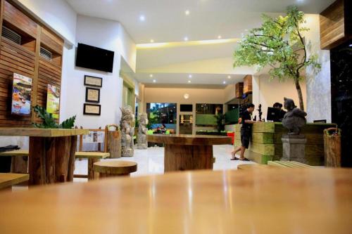 Bukit Daun And Resort,Ponorogo>>Kediri,3 star