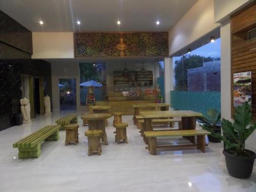 Bukit Daun And Resort,Ponorogo>>Kediri,3 star