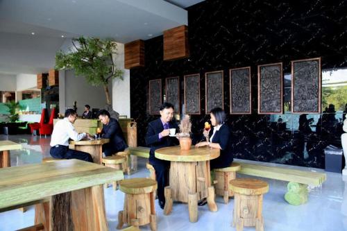 Bukit Daun And Resort,Ponorogo>>Kediri,3 star
