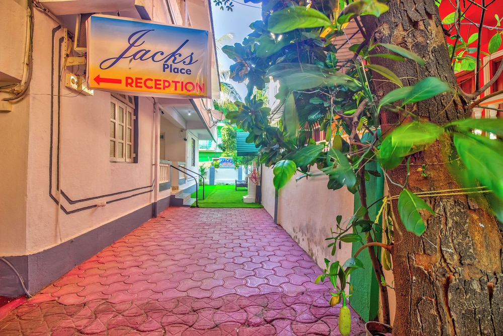 jacks calangute place