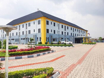 the nook apartments