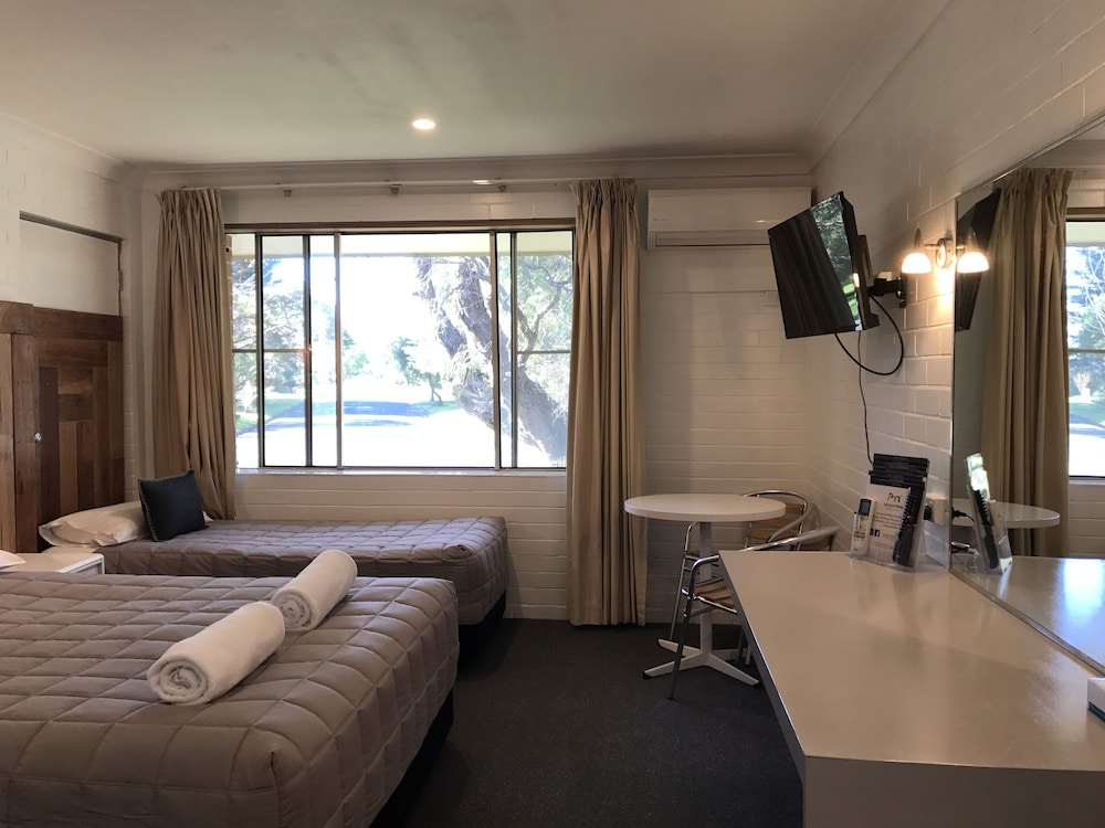 pleasant way river lodge