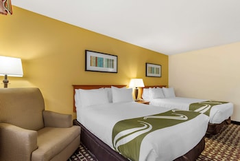 quality inn fayetteville near historic downtown square