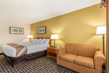 quality inn fayetteville near historic downtown square