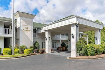 Quality Inn Fayetteville Near Historic Downtown Square,Near Fayette County Courthouse,3 star