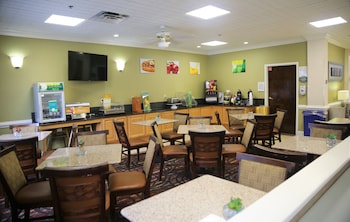 quality inn fayetteville near historic downtown square