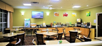 quality inn fayetteville near historic downtown square