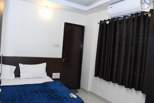 Sai Shatabdi,Sainagar>>Shirdi,3 star