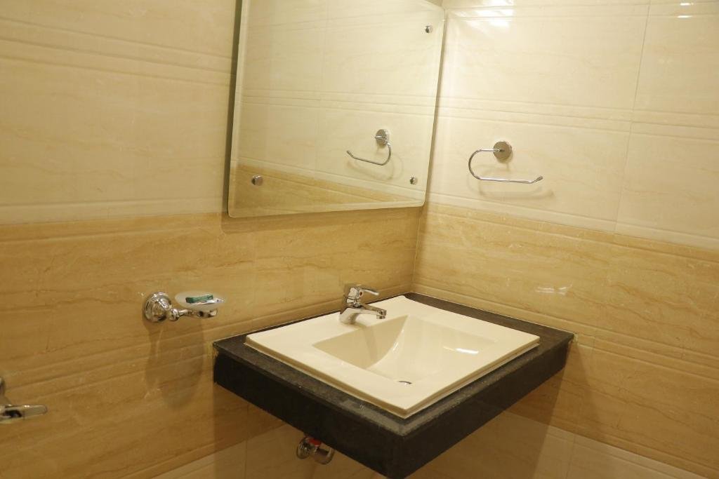 Acme  Inn,New Delhi>>Delhi,5 star