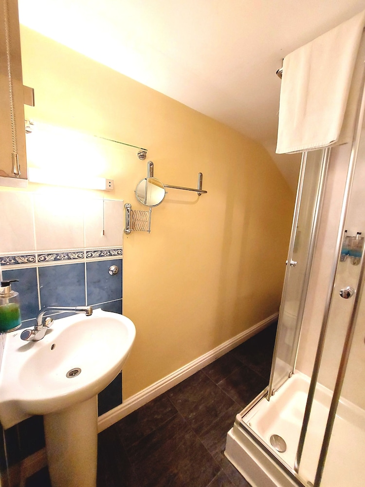 dolgun uchaf guesthouse