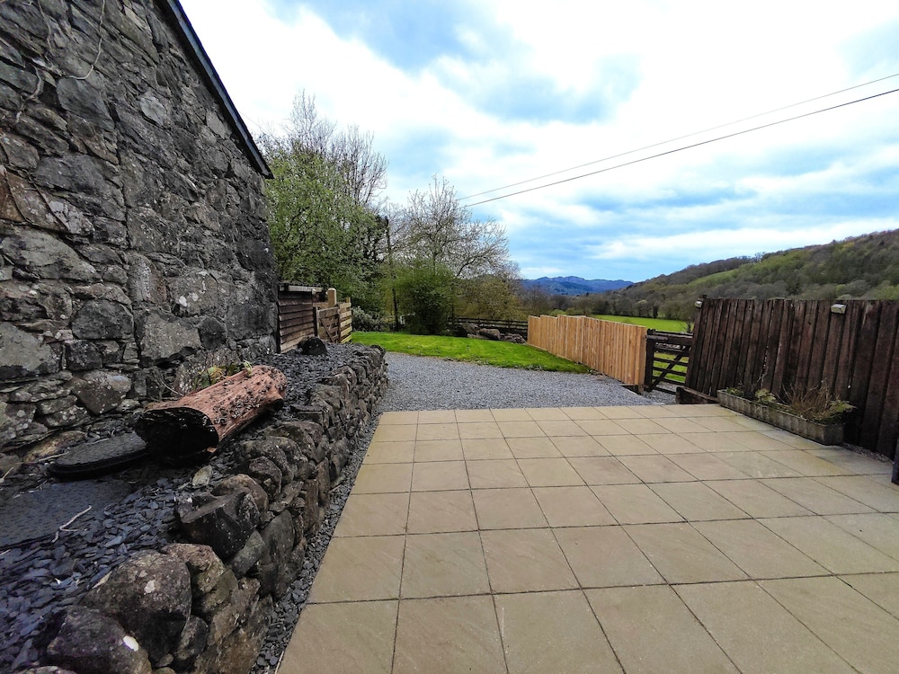 dolgun uchaf guesthouse