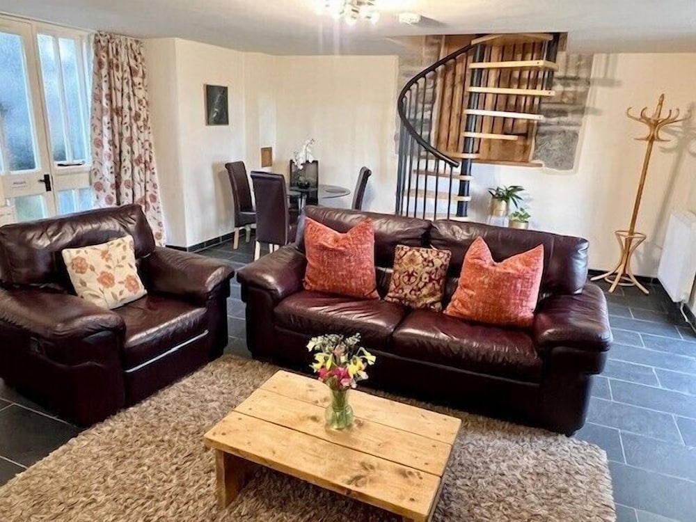 dolgun uchaf guesthouse
