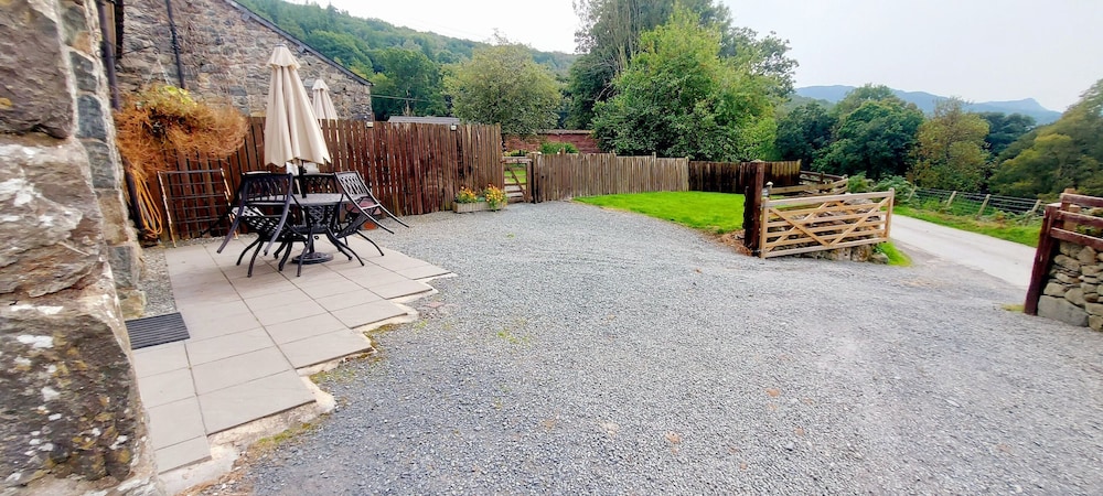 dolgun uchaf guesthouse