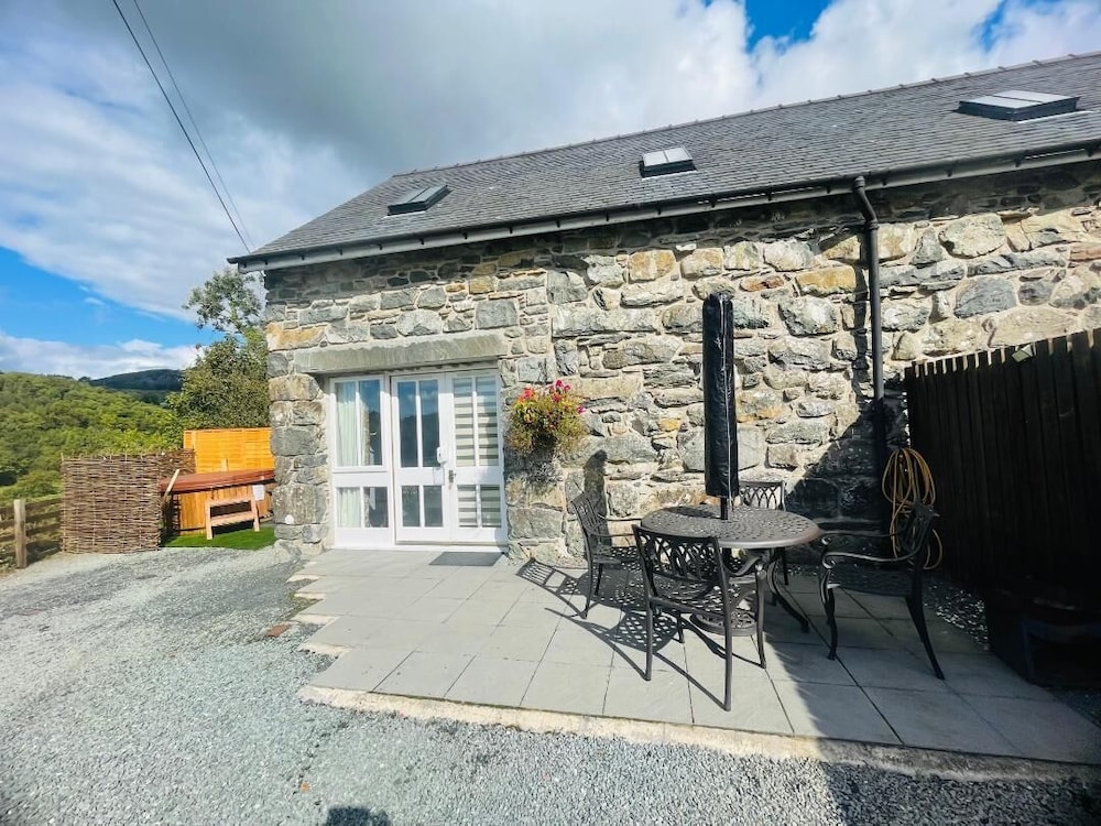 dolgun uchaf guesthouse