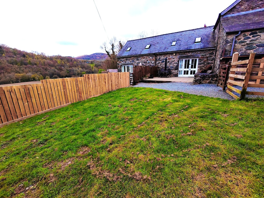 dolgun uchaf guesthouse