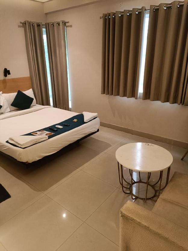 hotel mayfair tower