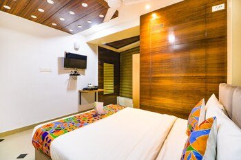 hotel mayfair tower