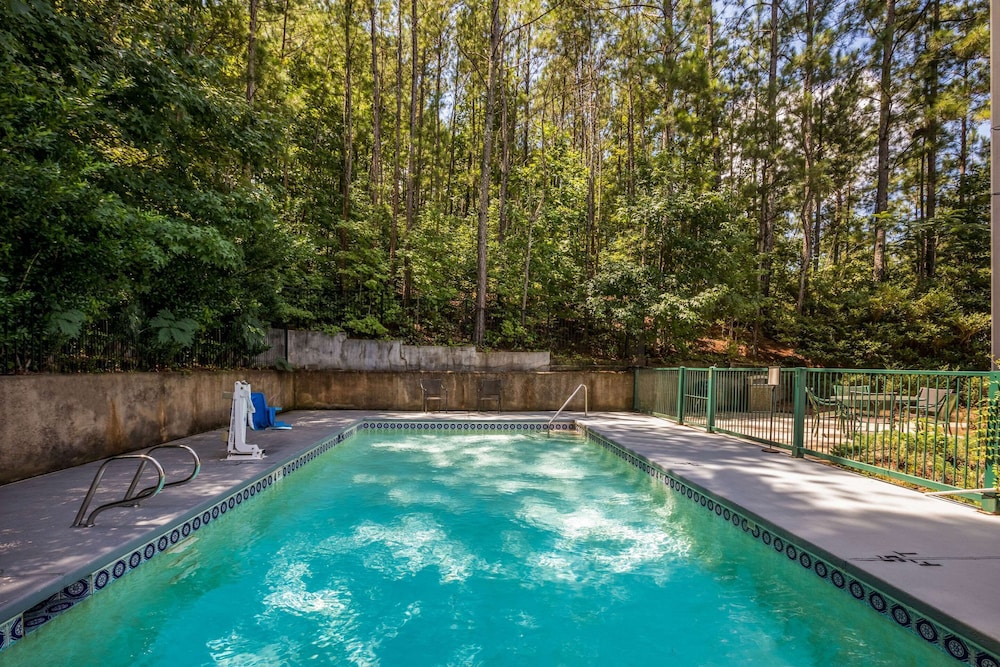quality inn and suites greensboro near lake oconee