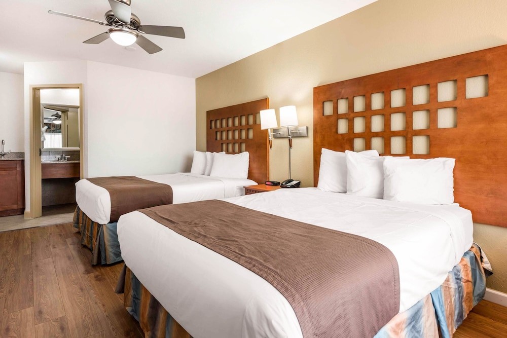 rodeway inn and suites fort lauderdale airport and cruise port