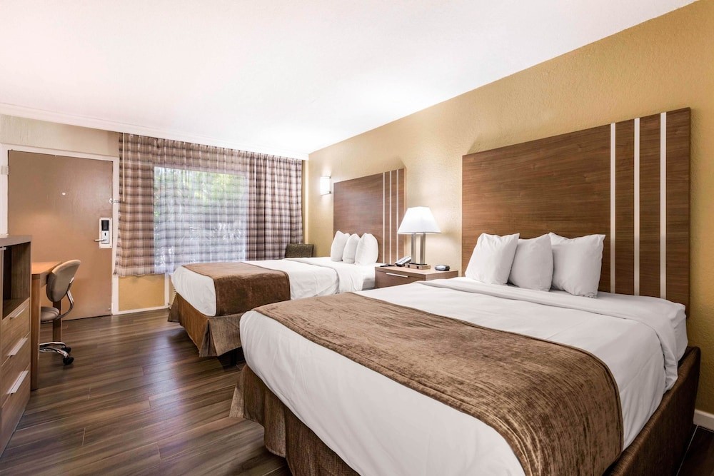 rodeway inn and suites fort lauderdale airport and cruise port