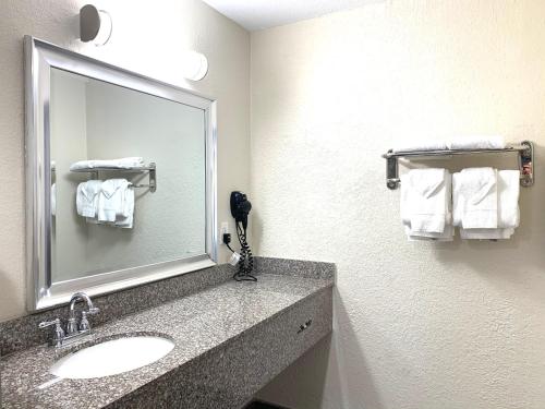 rodeway inn and suites fort lauderdale airport and cruise port