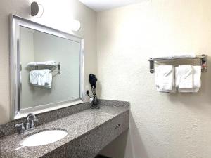 rodeway inn and suites fort lauderdale airport and cruise port