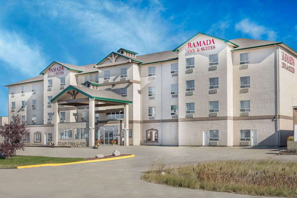 Ramada By Wyndham Clairmont/Grande Prairie