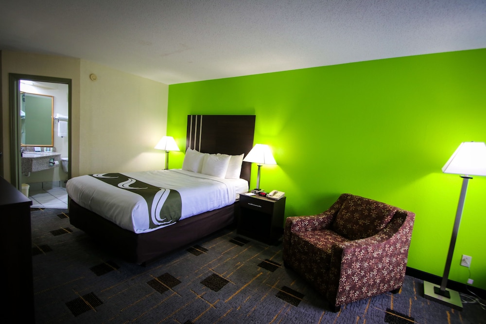 quality inn cleveland north