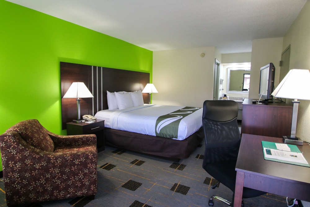 quality inn cleveland north