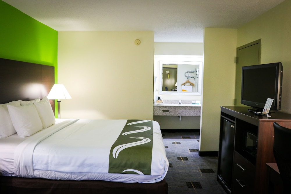 quality inn cleveland north