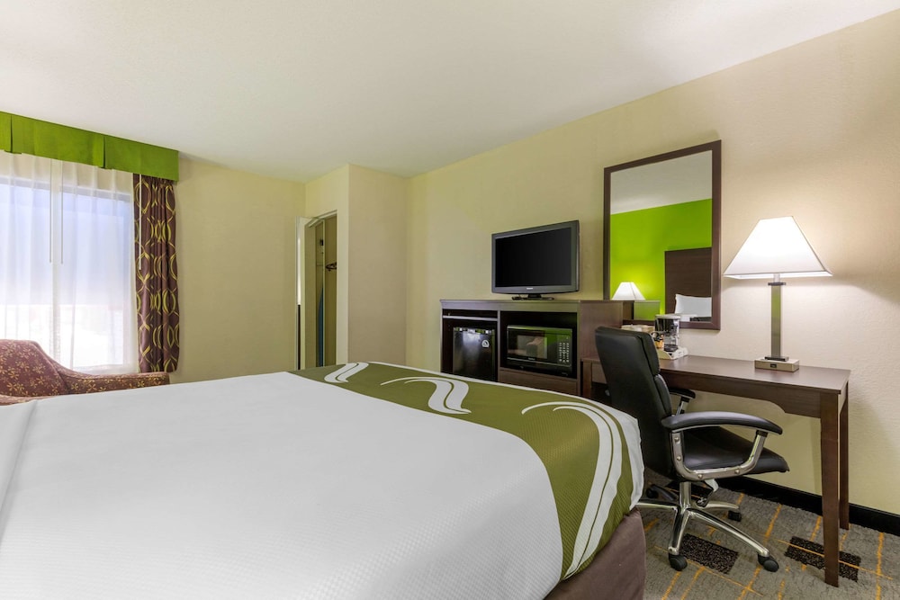 quality inn cleveland north